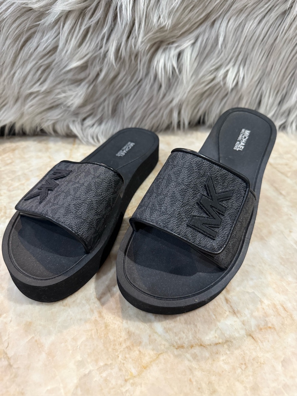 MICHAEL Michael Kors MK
Platform  Pool Slide Sandals. Size 8 New